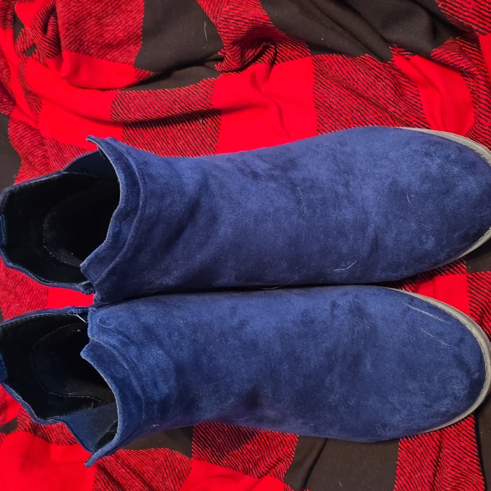 Proper navy zipper boot